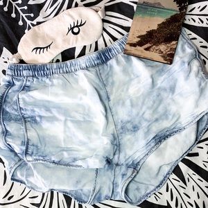 Comfy blue white washed shorts